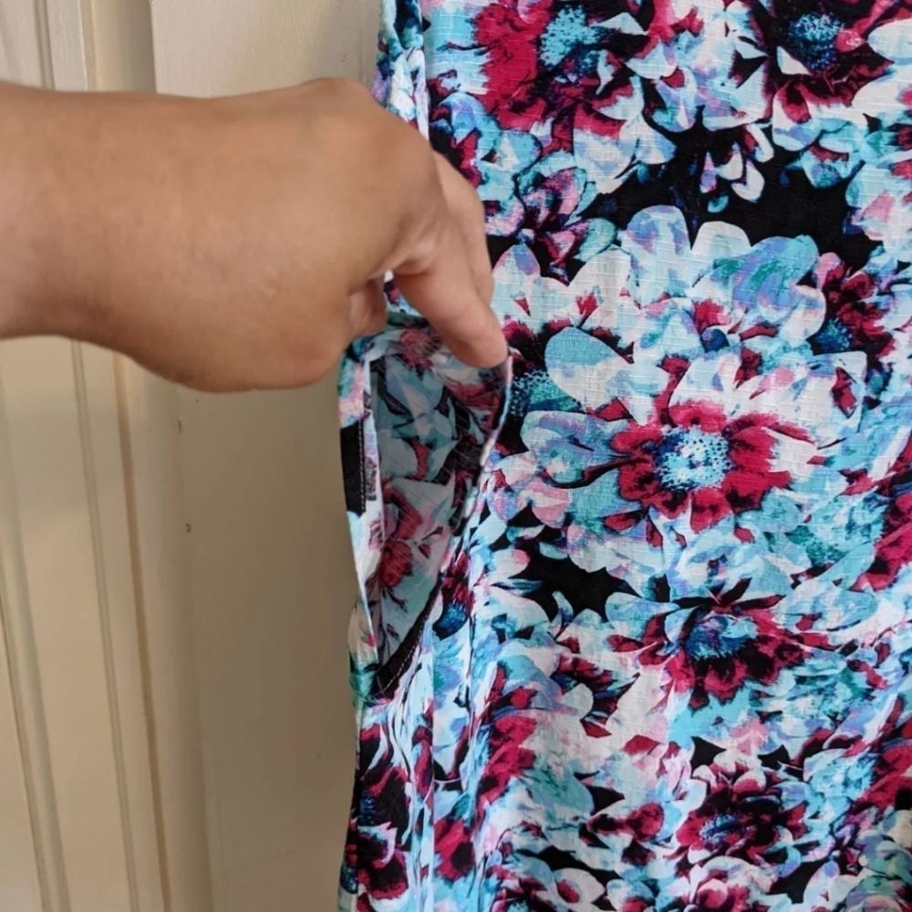 East 5th floral blouse Size M - Picture 2 of 8